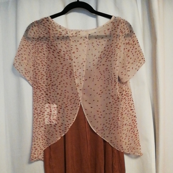 Open back blouse with ❤️ pattern - Picture 3 of 6